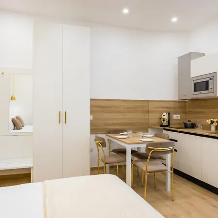 4 Stelle Housing - Rooms And Apartments By Wonderful Italy Naples Exterior photo