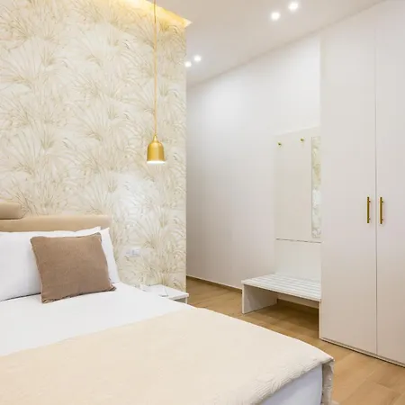 4 Stelle Housing - Rooms And Apartments By Wonderful Italy Naples Exterior photo
